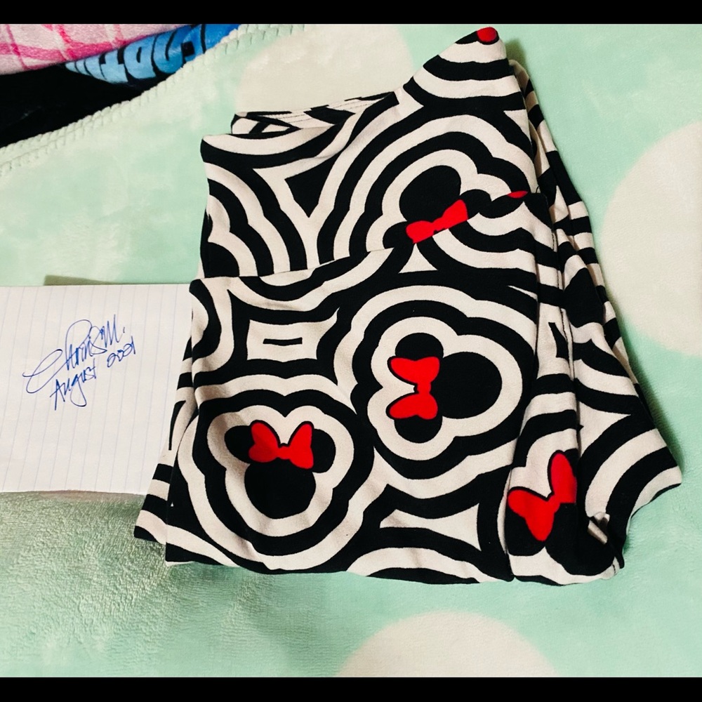 LULAROE - DISNEY LEGGINGS OS